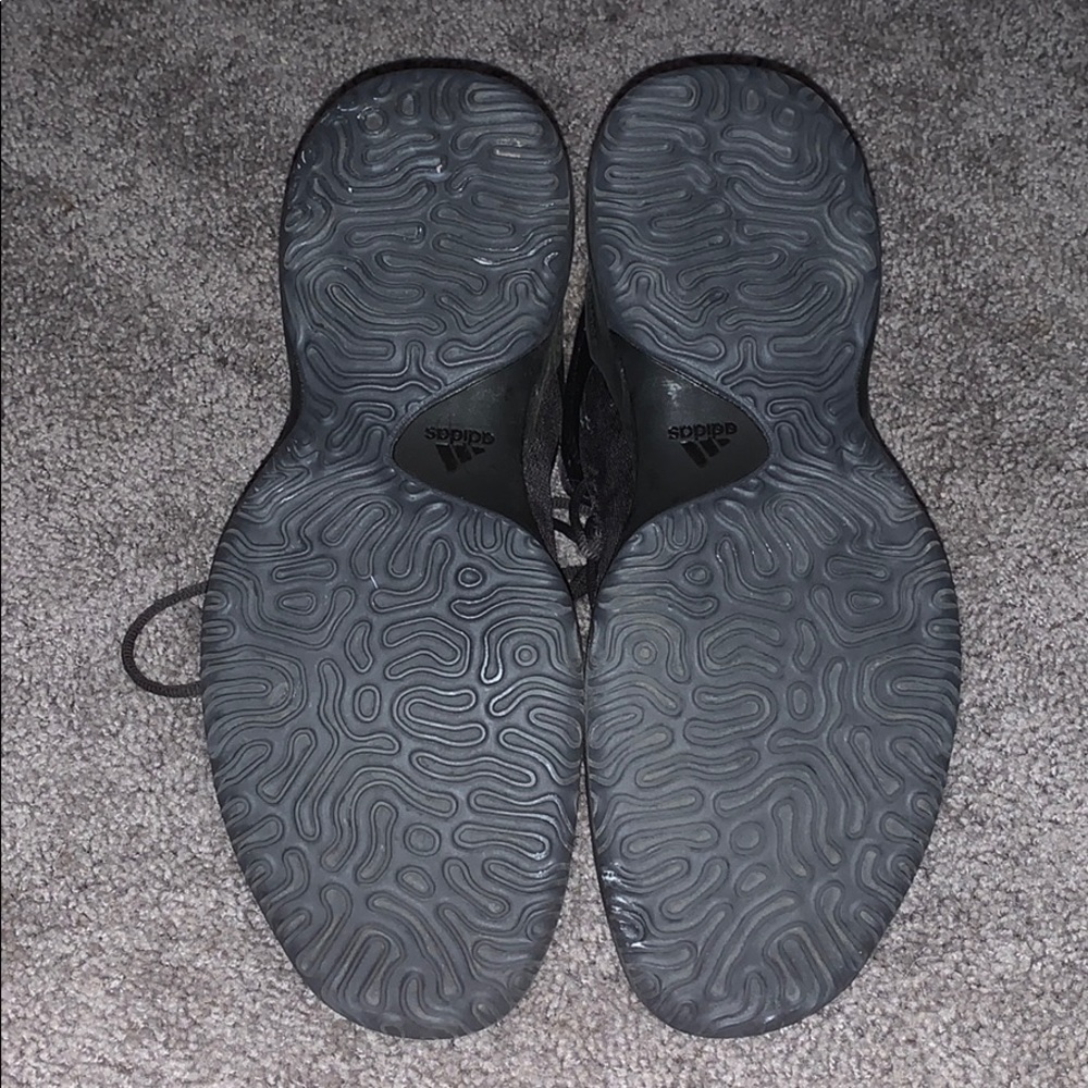 Adidas basketball shoes - Picture 3 of 5